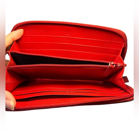 PRADA red saffiano leather trifold wallet - Picture 7 of 15
